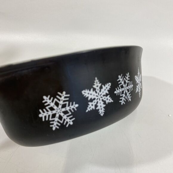 Vintage Pyrex Casserole White On Charcoal Black Snowflake Pattern 043 1.5 Qt #15 - Picture 9 of 14
